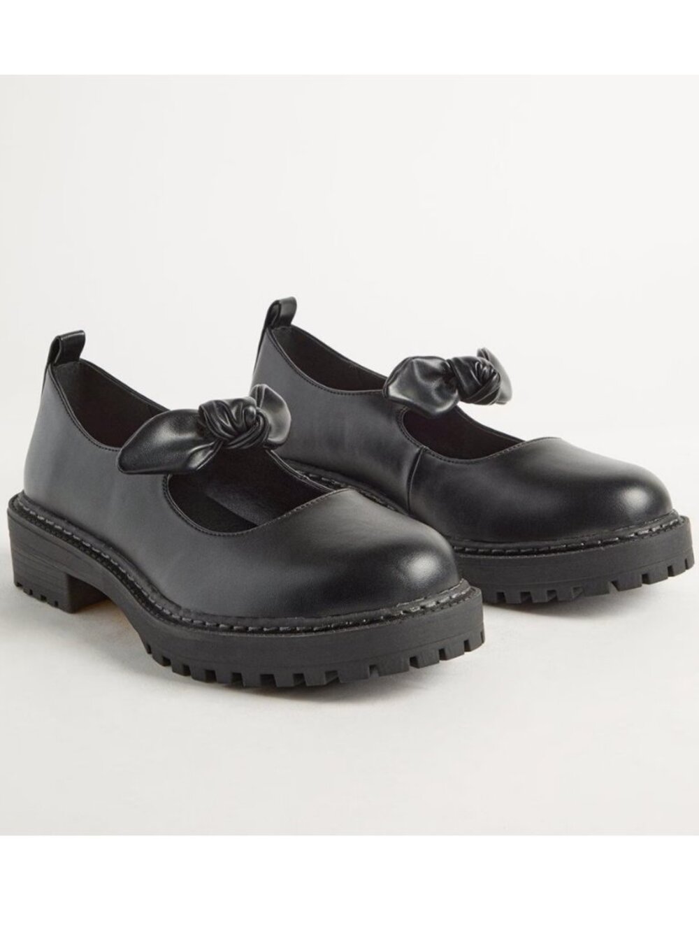 Torrid 8 Wide Width Mary Jane Bow Lug-Sole Flat Shoes 8WW